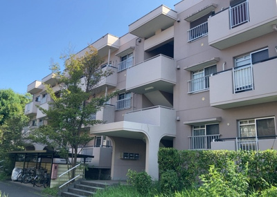 【構造・工法・仕様】 | パークサイド南大沢３号棟 | ＲＣ造、Reinforced Concreteは直訳すると補強されたコンクリートです。主に柱や梁・床・壁が鉄筋とコンクリートで構成おり、鉄筋を組んだ型枠にコンクリートを流し込んで固めたものを指します。