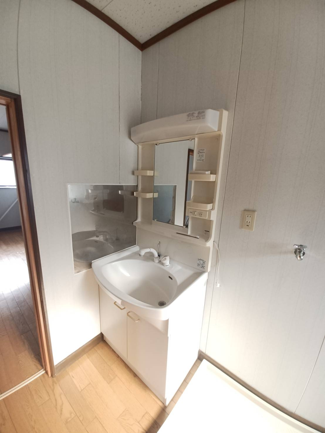 勿来町窪田町通戸建の独立洗面台