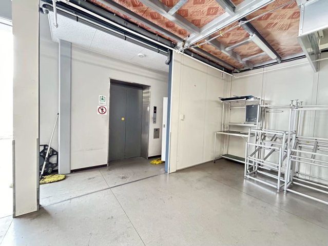 高浜市論地町1丁目貸工場の内装