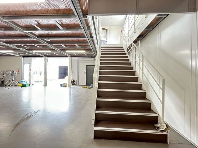 高浜市論地町1丁目貸工場の内装