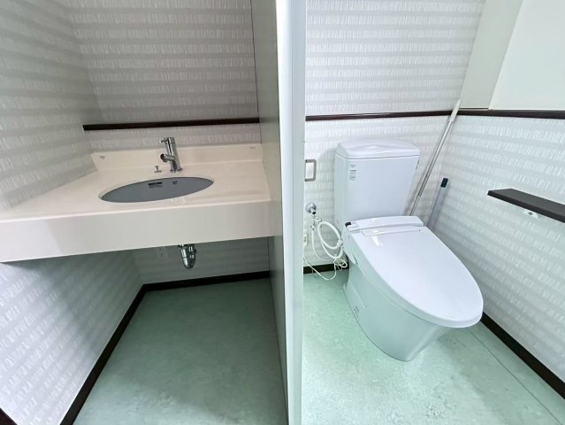 高浜市論地町1丁目貸工場のトイレ