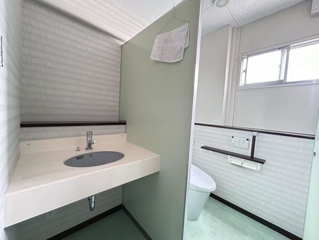 高浜市論地町1丁目貸工場のトイレ