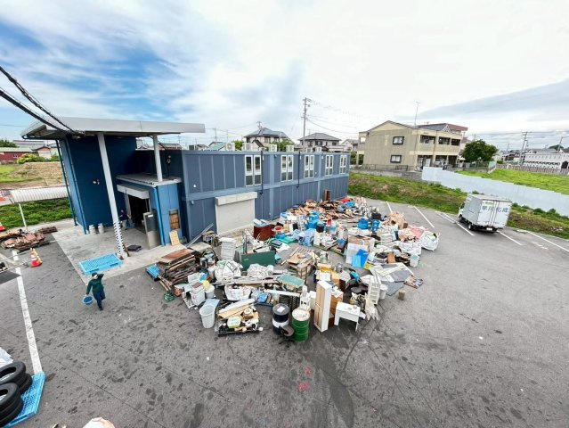 高浜市論地町1丁目貸工場の駐車場