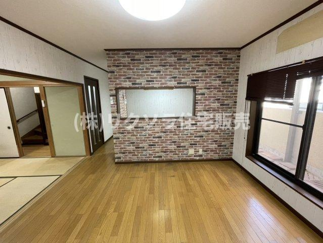 津田東町3丁目　中古一戸建てのキッチン|LDK12帖
■物件内覧・資金計画相談・住宅ローン相談、リフォーム相談、お問合せ受付中■
※当日・翌日のご内覧、ご相談はお電話でのお問合せがスムーズです！