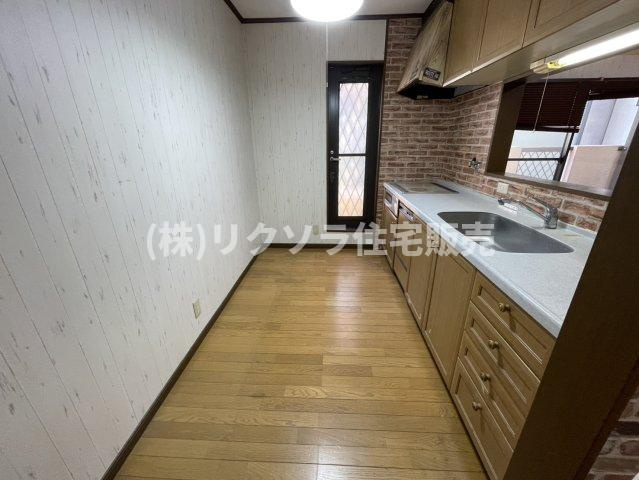 津田東町3丁目　中古一戸建てのキッチン|LDK12帖
■物件内覧・資金計画相談・住宅ローン相談、リフォーム相談、お問合せ受付中■
※当日・翌日のご内覧、ご相談はお電話でのお問合せがスムーズです！