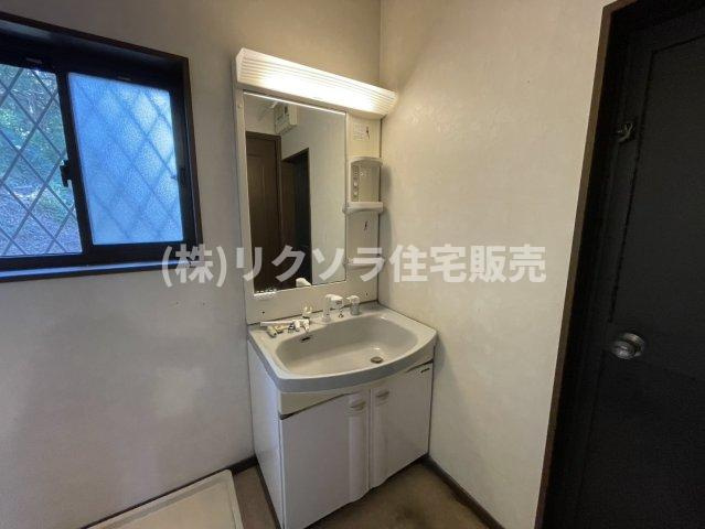 津田東町3丁目　中古一戸建ての独立洗面台|シャワー付き洗面化粧台
■物件内覧・資金計画相談・住宅ローン相談、リフォーム相談、お問合せ受付中■
※当日・翌日のご内覧、ご相談はお電話でのお問合せがスムーズです！