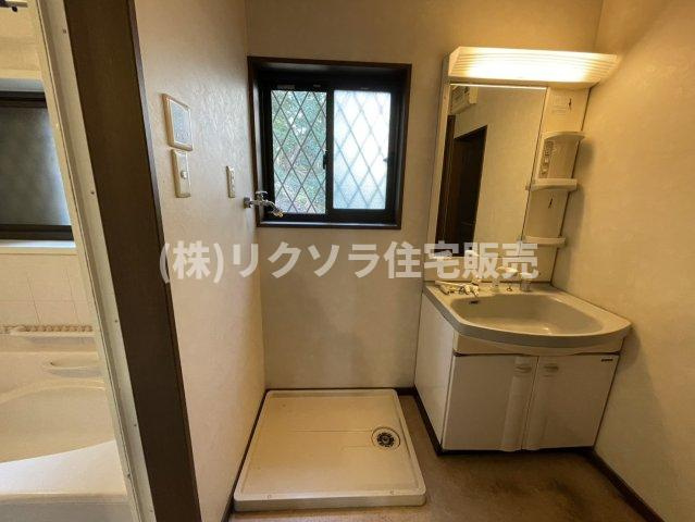 津田東町3丁目　中古一戸建てのランドリースペース|ドラム式も設置可能
■物件内覧・資金計画相談・住宅ローン相談、リフォーム相談、お問合せ受付中■
※当日・翌日のご内覧、ご相談はお電話でのお問合せがスムーズです！