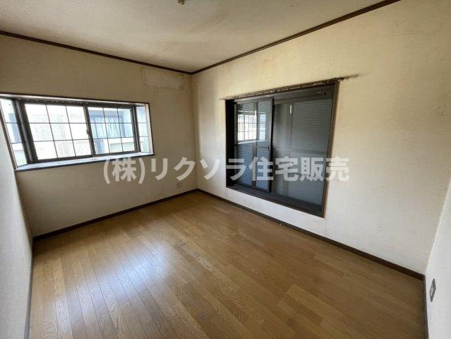 津田東町3丁目　中古一戸建ての洋室|洋室6.0帖
■物件内覧・資金計画相談・住宅ローン相談、リフォーム相談、お問合せ受付中■
※当日・翌日のご内覧、ご相談はお電話でのお問合せがスムーズです！