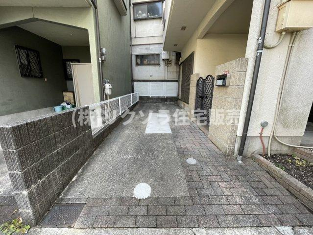 津田東町3丁目　中古一戸建ての駐車場|縦列2台駐車可能
■物件内覧・資金計画相談・住宅ローン相談、リフォーム相談、お問合せ受付中■
※当日・翌日のご内覧、ご相談はお電話でのお問合せがスムーズです！