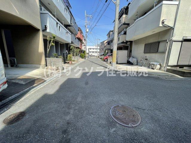津田東町3丁目　中古一戸建ての前面道路含む現地写真|■物件内覧・資金計画相談・住宅ローン相談、リフォーム相談、お問合せ受付中■
※当日・翌日のご内覧、ご相談はお電話でのお問合せがスムーズです！