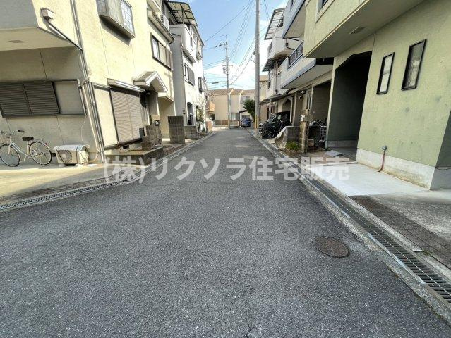 津田東町3丁目　中古一戸建ての前面道路含む現地写真|■物件内覧・資金計画相談・住宅ローン相談、リフォーム相談、お問合せ受付中■
※当日・翌日のご内覧、ご相談はお電話でのお問合せがスムーズです！
