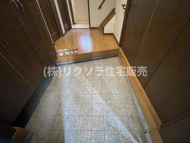 津田東町3丁目　中古一戸建ての内装|玄関内部
■物件内覧・資金計画相談・住宅ローン相談、リフォーム相談、お問合せ受付中■
※当日・翌日のご内覧、ご相談はお電話でのお問合せがスムーズです！
