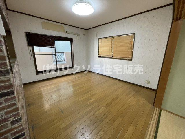 津田東町3丁目　中古一戸建ての居間・リビング|LDK12帖
■物件内覧・資金計画相談・住宅ローン相談、リフォーム相談、お問合せ受付中■
※当日・翌日のご内覧、ご相談はお電話でのお問合せがスムーズです！