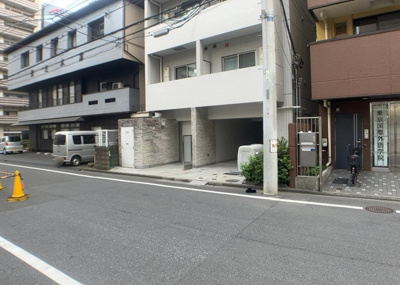 【外観】 | プレセダンヒルズ八王子 | 隣家の土地はどうなっているのか、生活利便施設が近くにあるのか、学校まで近いかなど、お客様のライフスタイルにあわせたイメージが重要です。また、近くにあると困る施設が近くにないかも確認するといいでしょう。