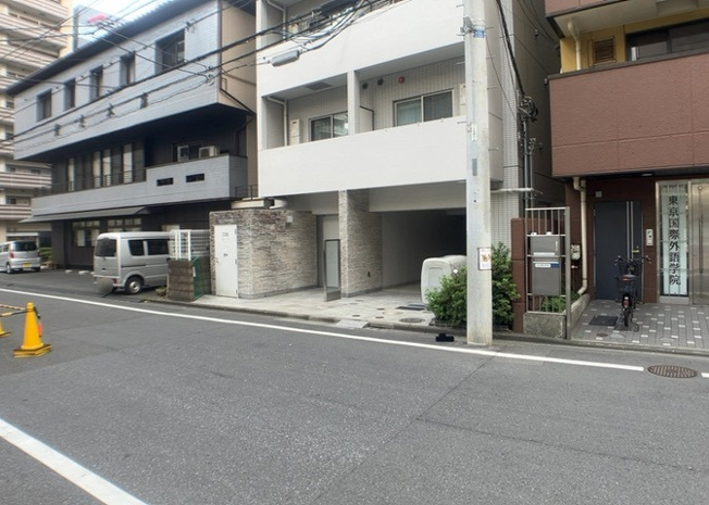 【外観】 | プレセダンヒルズ八王子 | 隣家の土地はどうなっているのか、生活利便施設が近くにあるのか、学校まで近いかなど、お客様のライフスタイルにあわせたイメージが重要です。また、近くにあると困る施設が近くにないかも確認するといいでしょう。
