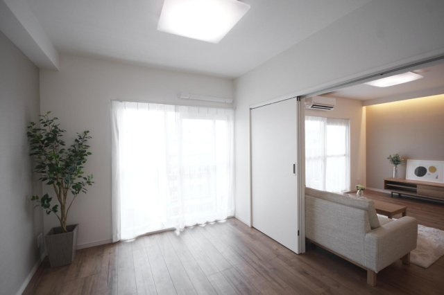 金沢シーサイドタウン並木2丁目第1住宅1-5号棟【仲介手数料無料】ペット可♪の居間・リビング