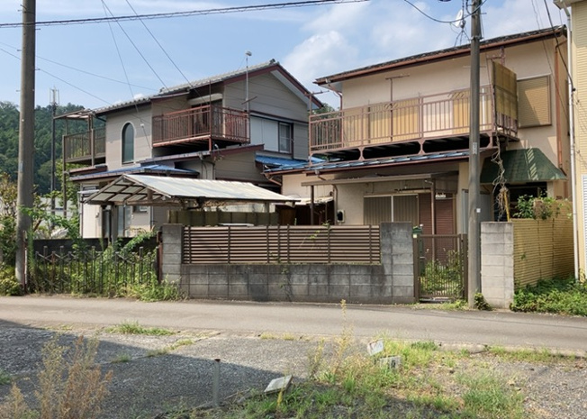 【外観】 | 土地の形が極端に長細かったり、狭小地、あるいは道路との高低差がある傾斜地だった場合、後々売ろうとしても買い手がつかない場合もあります。後々、売却することになった時に価値の下がらない土地を選びましょう。