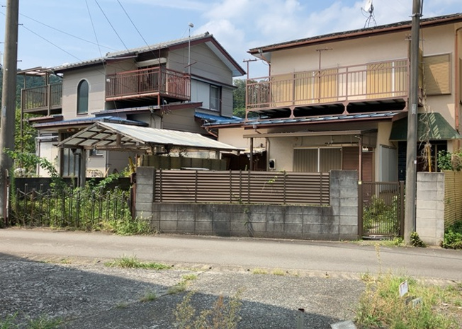 【外観】 | 人が暮らすうえで日光は大切な要素となります。日当たりの良さは譲れないポイントですね。併せて近くに大きな建築物の建築予定がないか、あるいはそれが可能な土地が近くにないか事前に確認することもお勧めします。