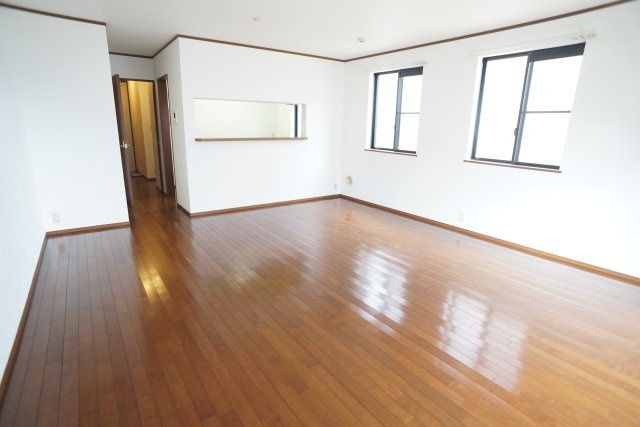 榎本メゾンの居間・リビング