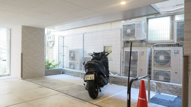 プラウド南堀江の駐車場
