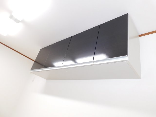 北名古屋市薬師寺屋敷の中古一戸建の収納|◇キッチン背面収納◇　　キッチンの収納と合わせ色の収納♪