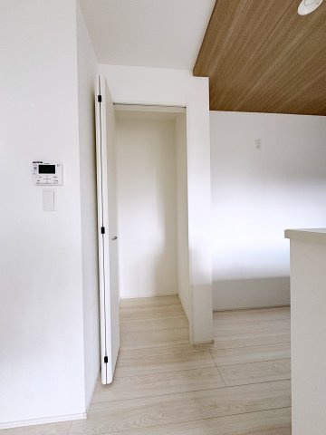 新築戸建・建売　郡山市菜根3丁目　GRAFARE　全1棟の収納|キッチン脇にはパントリー付き！棚など自由に付けて収納の仕方は自由自在♪