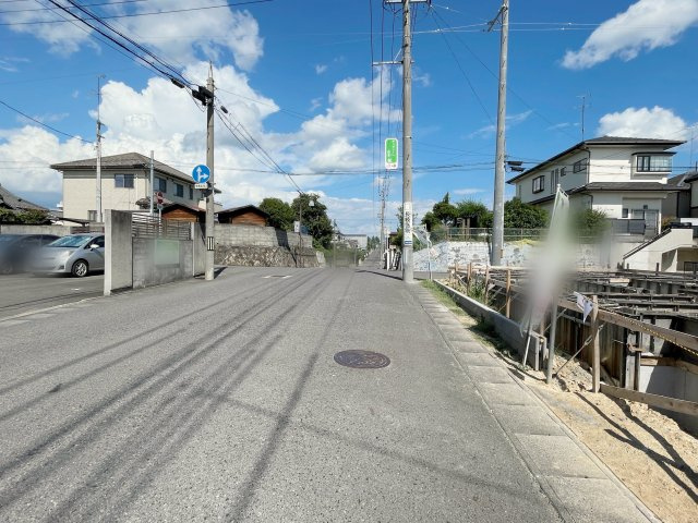 新築戸建・建売　郡山市菜根3丁目　GRAFARE　全1棟の前面道路含む現地写真|物件北側の前面道路！公道7.9ｍ～8.0ｍと広く駐車が苦手な方にも安心の道路付けです！
