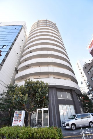 ドゥーエなんば南の外観