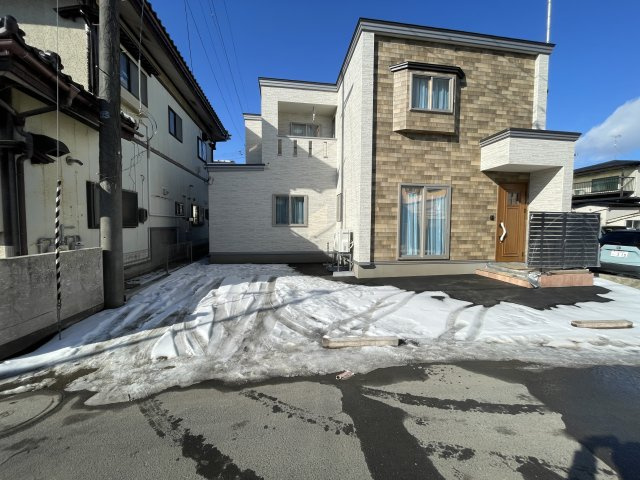 八戸市沼館1丁目B2の駐車場