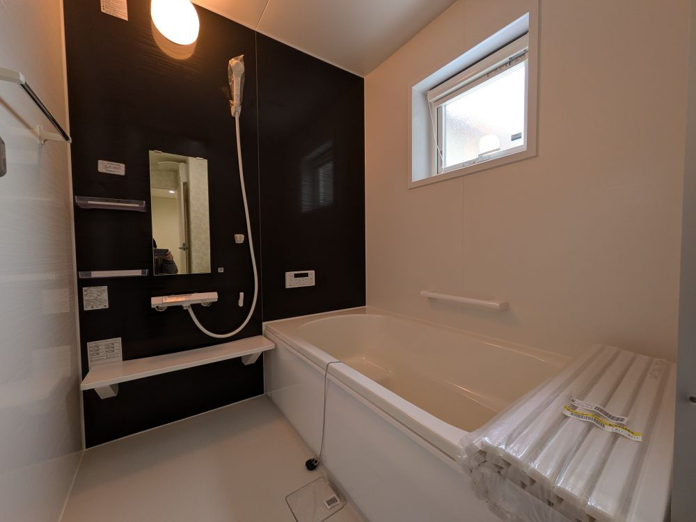 八戸市沼館1丁目B2の浴室