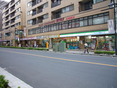 コンビニ　ファミリーマート