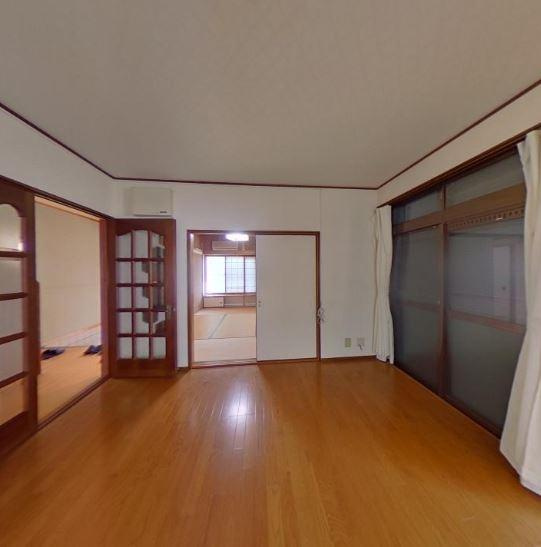 藤阪元町2丁目　中古一戸建ての居間・リビング|LD12.0帖
■物件内覧・資金計画相談・住宅ローン相談、リフォーム相談、お問合せ受付中■
※当日・翌日のご内覧、ご相談はお電話でのお問合せがスムーズです！