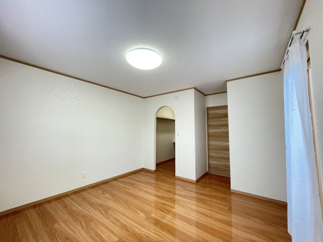 八戸市沼館1丁目B1の洋室