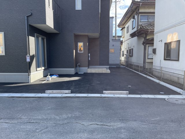 八戸市沼館1丁目B1の駐車場