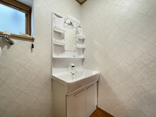 八戸市沼館1丁目B1の独立洗面台