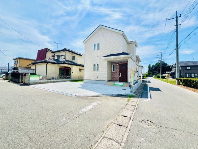 玉村町福島の前面道路含む現地写真|角地で駐車も楽々♪