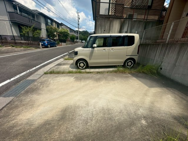 黒笹いずみ二丁目戸建賃貸住宅B棟の駐車場