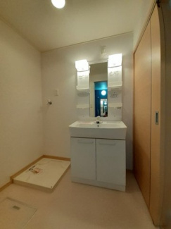 【洗面所】 | フルッテート　Ｍ | 明るい洗面所です