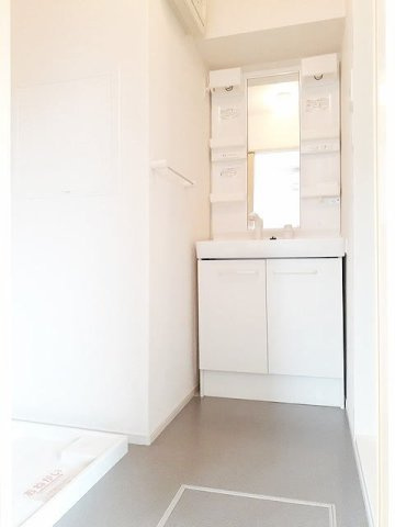 ニューエンパイヤＢの洗面所|使いやすい洗面所です