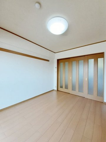 アニバーサリーの内装|明るい室内です