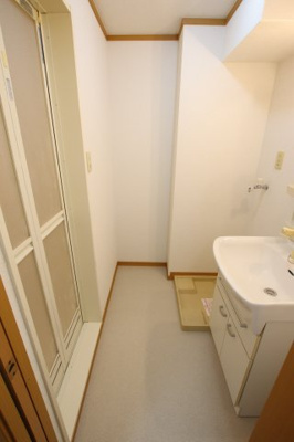 【設備】 | カーサ・フィオーレⅡ | 室内洗濯機置場