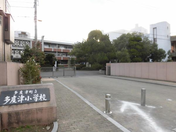 多度津町本通り　リフォーム戸建ての周辺|多度津町立多度津小学校まで約850m、徒歩約11分です。