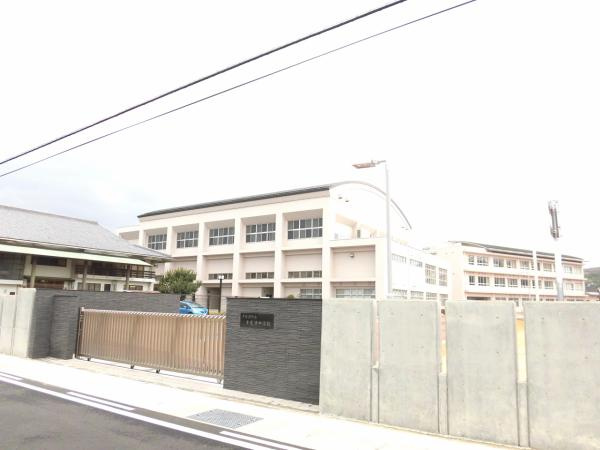 多度津町本通り　リフォーム戸建ての周辺|多度津町立多度津中学校まで約500ｍ、徒歩約6ｍです。