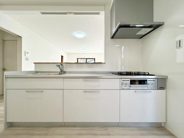 多度津町本通り　リフォーム戸建てのキッチン|キッチンは新品交換する予定です。幅2.55ｍの広々としたワークトップで、お手伝いをしてもらってもスペースに余裕がありますよ。週末は親子やご夫婦でお料理をしてみては。