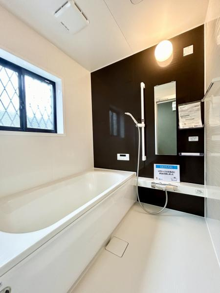 多度津町本通り　リフォーム戸建ての浴室|(リフォーム中写真7/26撮影)浴室はハウステック製の新品のユニットバスに交換する予定です。1.25坪タイプの浴槽になりますので、ゆったりと入ることができますよ。