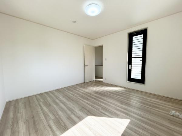 多度津町本通り　リフォーム戸建ての洋室|2階14帖の洋室は壁を新設して２部屋に変更する予定です。南側で日差しが良く入るお部屋で、お年頃のお子さんに個室をプレゼントできますよ。