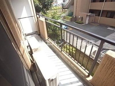 【バルコニー】 | 三幸マンション | 暖かな日差しのふりそそぐバルコニー