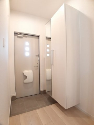 【玄関】 | ルミエール園部Ⅱ | 明るい玄関です