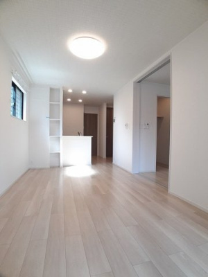 【居間・リビング】 | ルミエール園部Ⅱ | ゆったり過ごせるリビングです