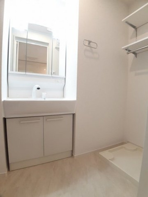 【洗面所】 | ルミエール園部Ⅱ | コンパクトで使いやすい洗面所